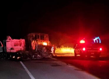 Zacatecas amanece con bloqueos carreteros e incendios de camiones en seis municipios