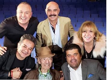 "El Loco" Valdés se mantiene fuerte en el velorio de su hijo