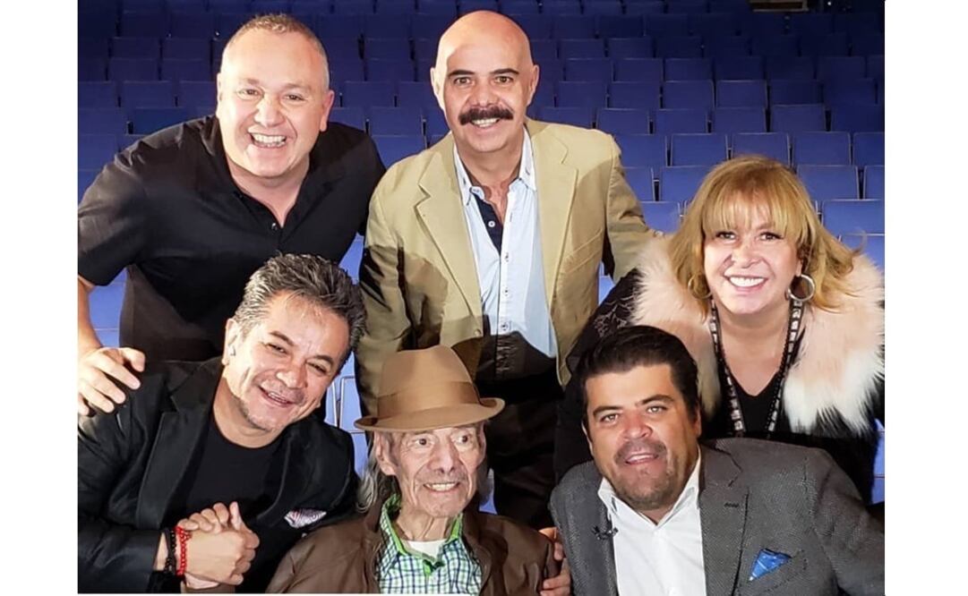 Alejandro Valdés en el centro y su padre Manuel "El Loco". Foto: Instagram #locovaldés