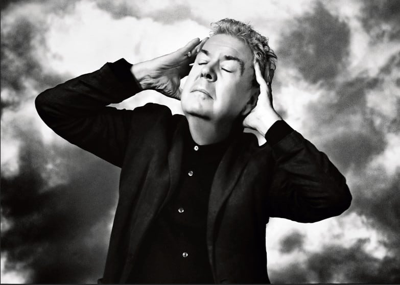 Lol Tolhurst durante una sesión de fotografías hechas por Louis Rodiger en 2023. Crédito: Fotografía tomada del libro “Gótico”