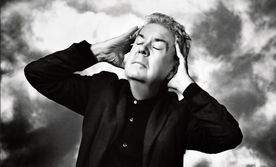 Lol Tolhurst durante una sesión de fotografías hechas por Louis Rodiger en 2023. Crédito: Fotografía tomada del libro “Gótico”