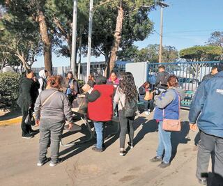 Sin avisarles, empresa de EU deja sin trabajo a más de 400