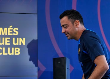 Xavi Hernández está contento con el mexicano Julián Araujo en Barcelona