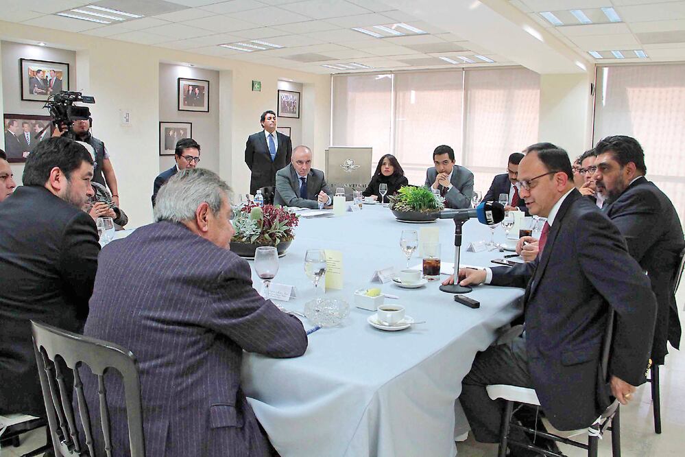 Especialistas y miembros del grupo de redactores de la Constitución de la CDMX coincidieron en que debe ser un documento progresista (JUAN BOITES)