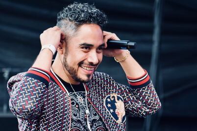 Integrante de Los Ángeles Caídos sufre grave accidente, tras caer en una zanja