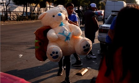 FOTOS: Con peluches celebran el Día del Amor y la Amistad en la CDMX