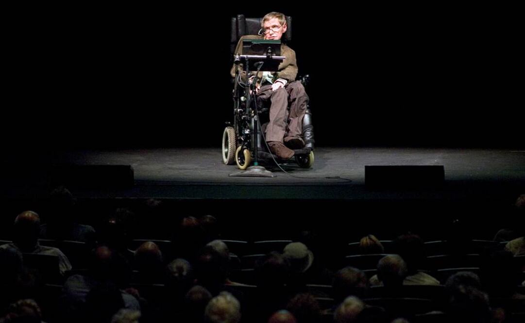 Hawking, que se casó dos veces y tuvo tres hijos, se refugió en la física teórica para escapar de un cuerpo que le resultaba una cárcel. Foto: Reuters