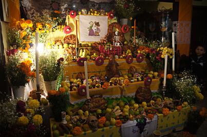 Alimentos que no pueden faltar en el altar de Día de Muertos 