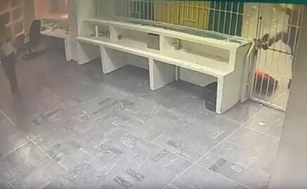 VIDEO Custodios del INM abandonaron a migrantes en pleno incendio de Ciudad Juárez