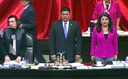Diputados guardan minuto de silencio por Tovar y de Teresa