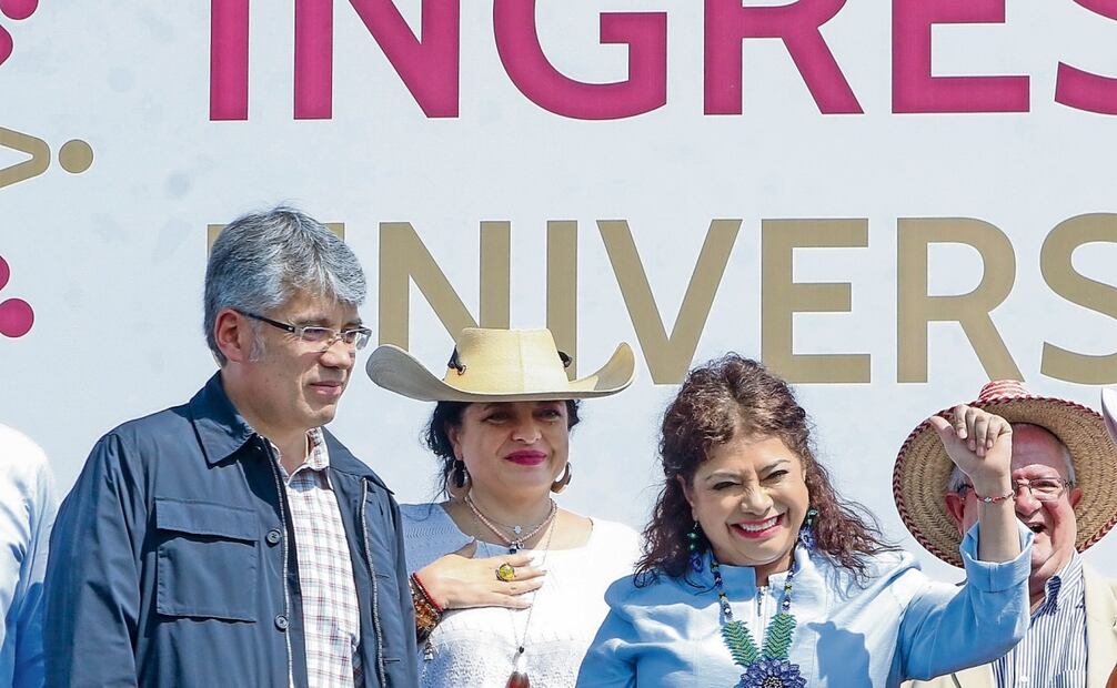 En el Zócalo Clara Brugada destacó el apoyo de los programas sociales. Foto: Especial