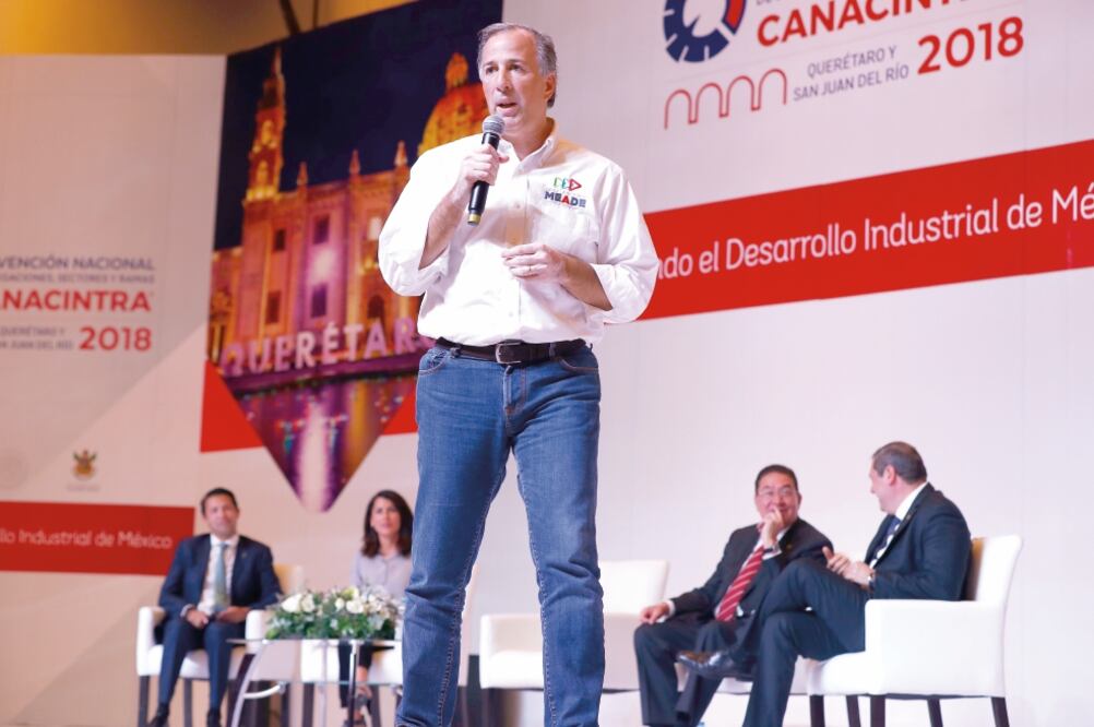El abanderado de Todos por México, José Antonio Meade, durante un foro sobre economía realizado por empresarios de la Canacintra. (YADÍN XOLALPA. EL UNIVERSAL)