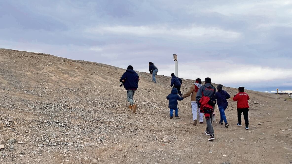 También queda pendiente asegurar la periodicidad de las evaluaciones, en las que deben participar migrantes, opina Eunice Rendón. Foto: Archivo | El Universal