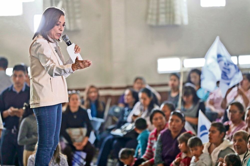 En Toluca, la abanderada dijo que combatirá los feminicidios (CRISTOPHER ROGEL. EL UNIVERSAL)