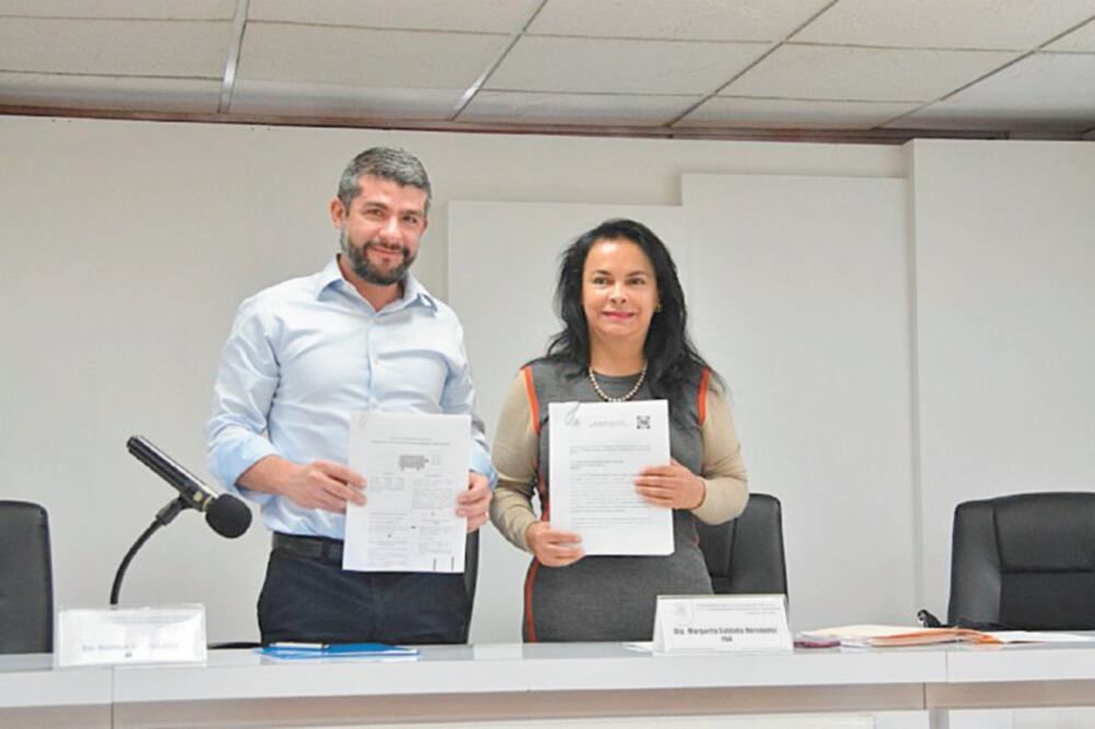 Propuest a. Mauricio Tabe Echartea y Margarita Saldaña Martínez, del PAN, lanzaron la iniciativa. Foto: ESPECIAL