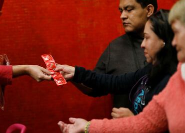 Regalarán condones en estaciones del Metro en CDMX