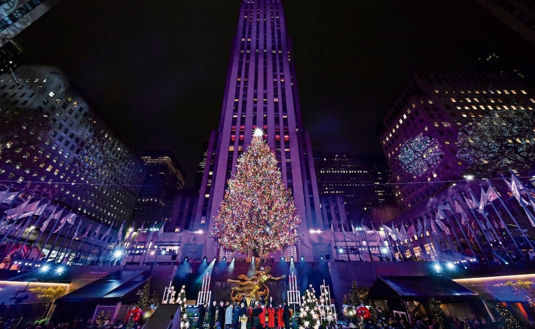 El árbol de Navidad del Rockefeller Center, durante la ceremonia de iluminación, en Nueva York el 4 de diciembre pasado. Foto: Diane Bondareff | AP (23/12/2024)