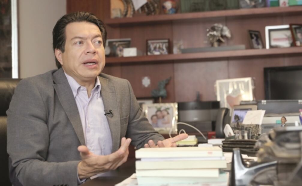 Sesión en el búnker de Palacio Nacional por la marcha feminista