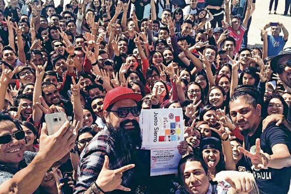 La banda promociona su disco en varios planteles educativos (FOTOS: FACEBOOK)