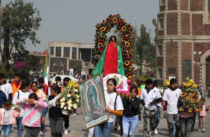 ¡Café, agua, comida, ropa, lo que necesiten!": instalan centro de apoyo para peregrinos en la calzada Ignacio Zaragoza