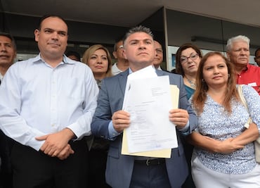 Acusan a Drag Queens de corrupción de menores por leer cuentos a niños en NL