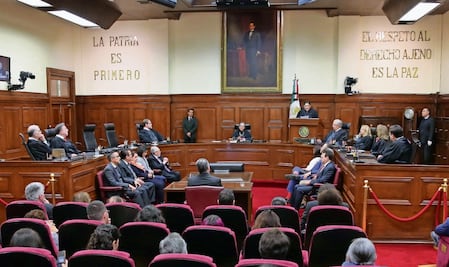 Lenia Batres abre fuego contra la Corte en su presentación
