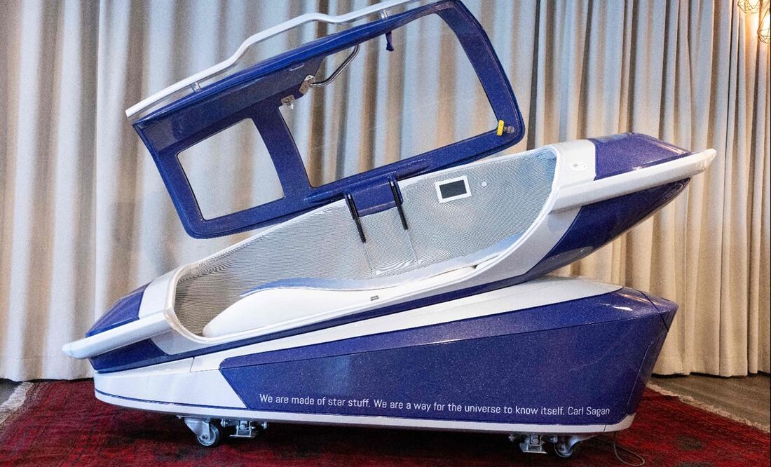 El “Sarco” fue diseñado para permitir que una persona sentada en su asiento reclinable pudiera oprimir un botón que inyecta gas nitrógeno en la cámara sellada, Foto: AFP