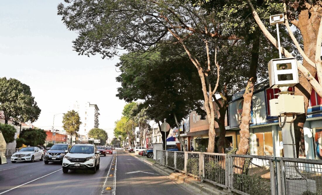 De acuerdo con el contrato, la Secretaría de Seguridad Pública entrega 46% por cada multa que sí se cobra a Autotraffic, empresa operadora de las videocámaras. (IVÁN STEPHENS. EL UNIVERSAL)