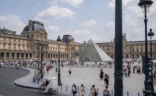 El Louvre reabre la Galería de Apolo nueve meses después del robo de las Joyas de la Corona