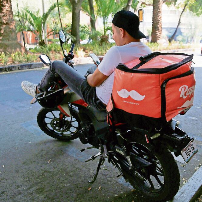 Además de conductores de transporte, se retendrán impuestos a repartidores de comida a domicilio como Corneshop, Rappi, Uber Eats, entre otras. CARLOS JASSO. REUTERS