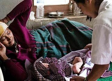 Nepal: Madre se desentierra a si misma para poder dar a luz