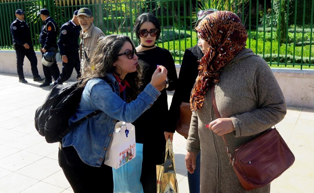 "No se trata de una manifestación. Se trata, literalmente, de hacer ruido sobre un fenómeno que está ahí, en todo momento", comentó una activista. Foto: EFE