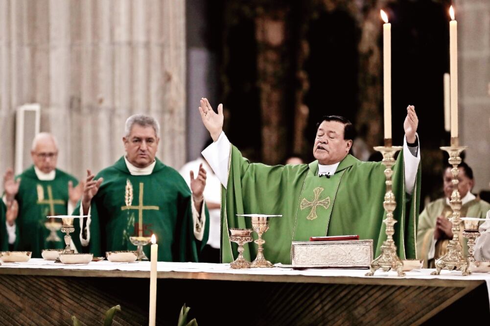 El cardenal pidió orar por los jóvenes que terminan sus cursos universitarios y los exhortó a no ser motivo de división. (ALEJANDRO ACOSTA. EL UNIVERSAL)