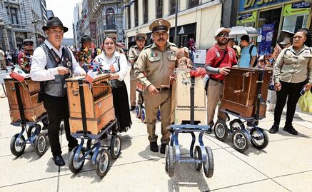 Crónica: Organilleros desfilan por las calles del Centro