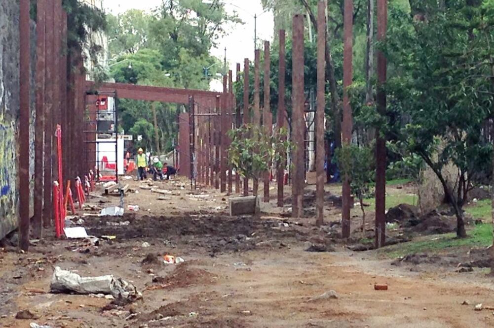 En la actualidad se puede ver nuevo piso de cemento, y conexiones de agua y luz. Las autoridades universitarias esperan establecer medidas de salubridad . (PEDRO VILLA Y CAÑA. EL UNIVERSAL)