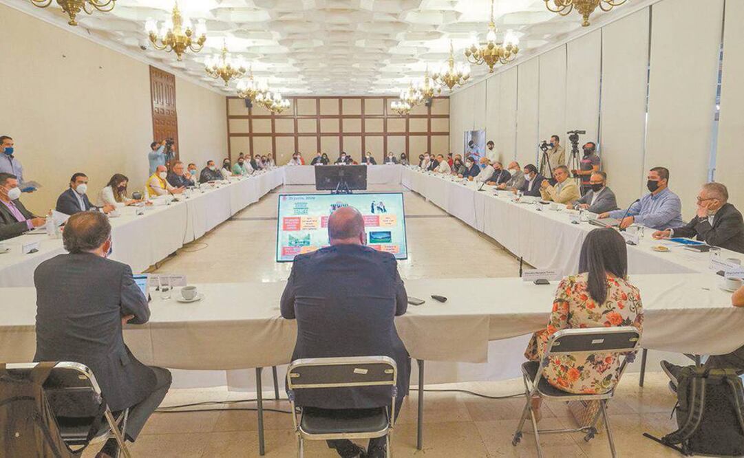 En reunión con los integrantes de la Mesa de Reactivación Económica, el mandatario jalisciense, Enrique Alfaro, explicó que el estado es el sexto con la tasa de mortalidad más baja del país. Foto: Especial