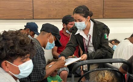 Desertan 800 personas de caravana migrante; INM les dio tarjeta de visitante humanitaria