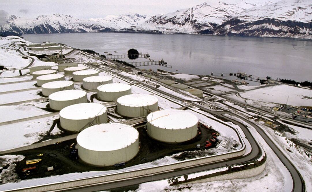 Oil storage tanks sit at the Trans-Alaska oil pipeline terminal in Valdez, Alaska - Photo: Al Grillo/AP