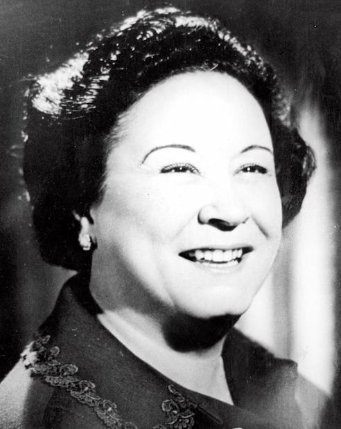 En 1955, El Duende Filmo consideró a Caridad Bravo Adams “una fiera para imaginar aventuras”, metiendo en atolladeros muy tristes a sus personajes “y los hace felices después de mucha tortura y sufrimiento”. Foto: ESPECIAL.