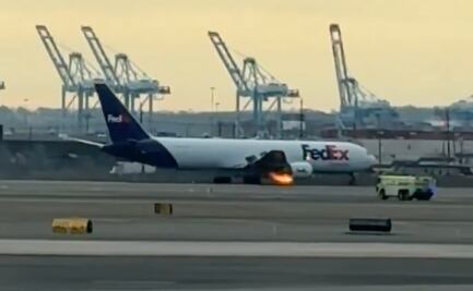 VIDEO: Avión de FedEx se incendia tras despegue y aterriza de emergencia en Newark; no se reportan heridos 