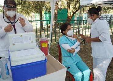 Inicia el jueves segunda dosis de vacuna Pfizer-Biontech para personal médico en CDMX