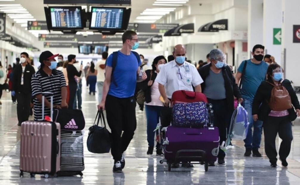 Desorganización y esperanza en aplicación de vacunas, migración y multitudes en las calles, entre las fotos de la semana