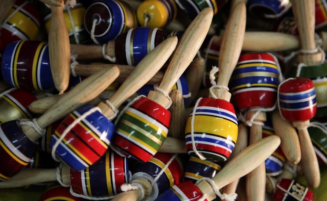 The aesthetic value of these objects renders a view of the role these popular toys have played in traditional festivities since colonial times - Photo: File photo/EL UNIVERSAL