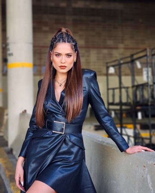 Andrea Meza: 3 looks de inviernos para presumir cintura al estilo Thalía