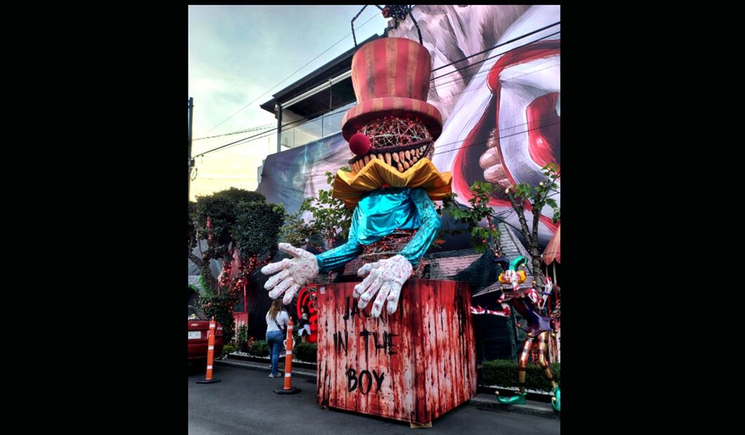 Casas de terror en Lindavista se vuelven virales y atraen a vecinos y visitantes que acuden a tomar fotografías y disfrutar del ambiente. Foto: Arantxa Meave/EL UNIVERSAL
