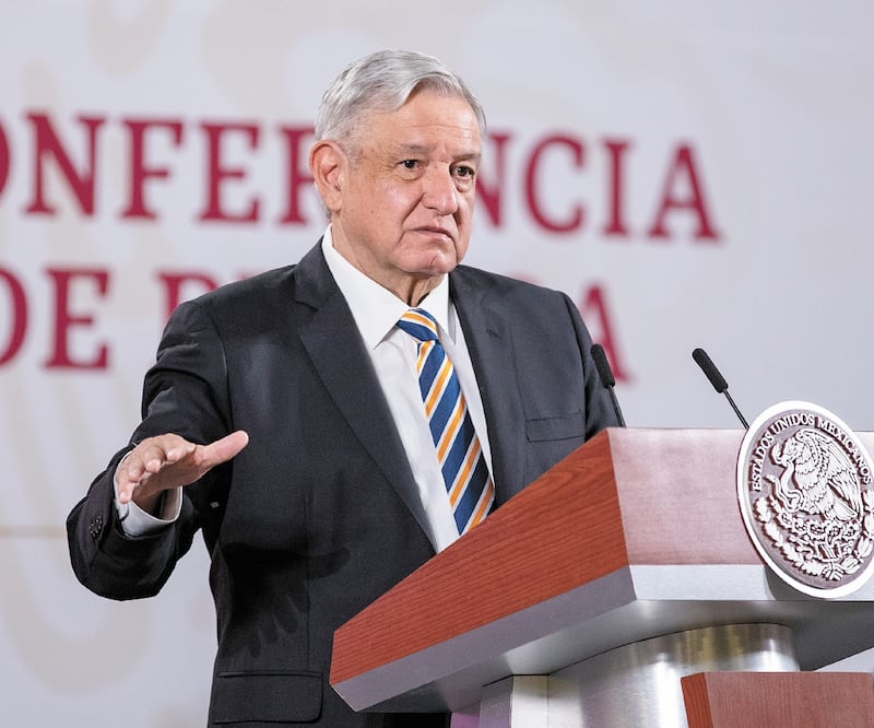 El presidente Andrés Manuel López Obrador dijo que para que no haya desigualdad, lo mejor es que se ayude a que la mayoría de los mexicanos ascienda en la escala social y que no se profundice la brecha entre ricos y pobres. SERGIO TAPIA. EL UNIVERSAL 