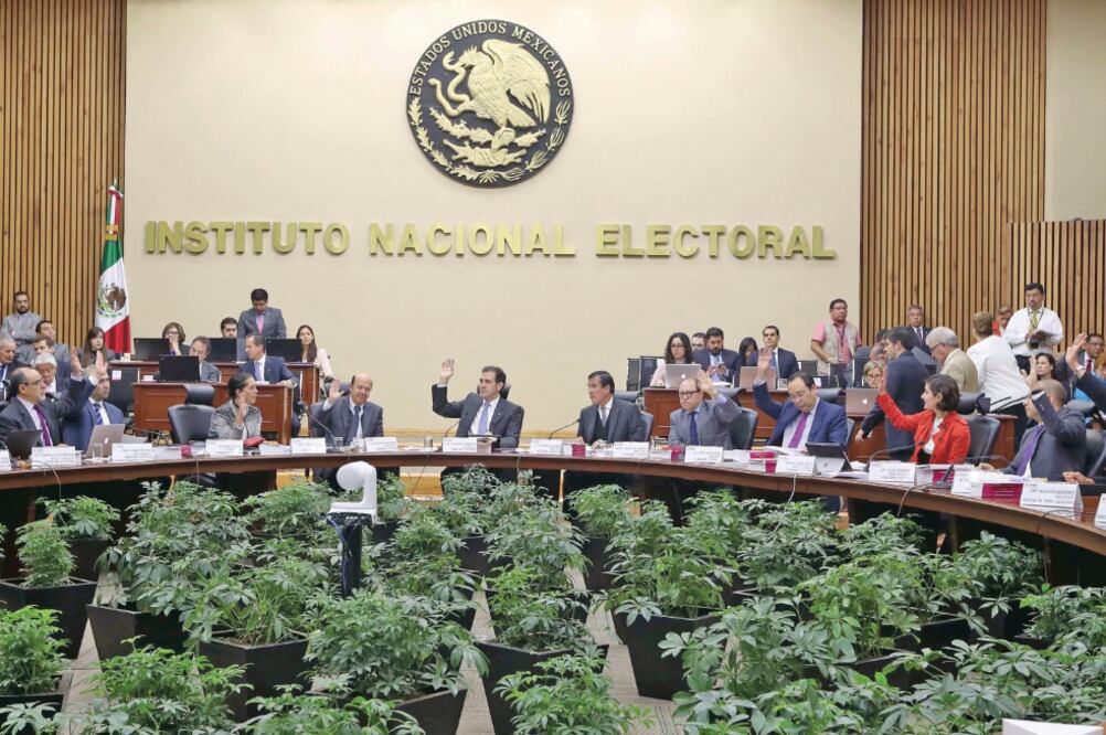 El Instituto Nacional Electoral contrató este año los servicios de cinco aseguradoras, lo que representó un gasto de 111.5 millones de pesos. (ARCHIVO EL UNIVERSAL)