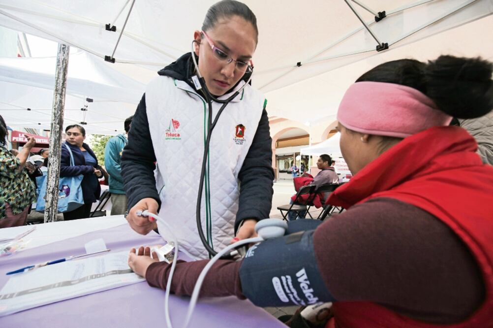 El número de mujeres trabajadoras sin acceso a instituciones de salud fue de 11.4 millones, que representa 62.9% de la población total, dice la CNDH (ARCHIVO EL UNIVERSAL)