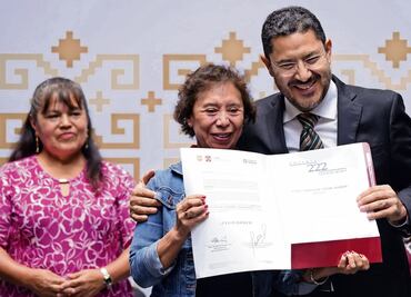 Entregan escrituras a vecinos de La Angostura