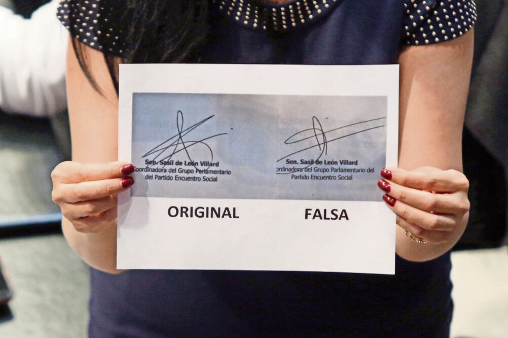 La panista Kenia López acusó que se falsificó la firma de la senadora Sasil de León en el acuerdo de la Jucopo sobre las ternas de la CRE. (FOTO: CARLOS MEJÍA)